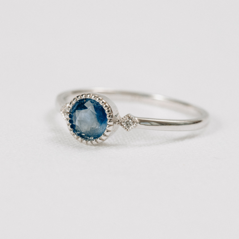Antique look Sapphire