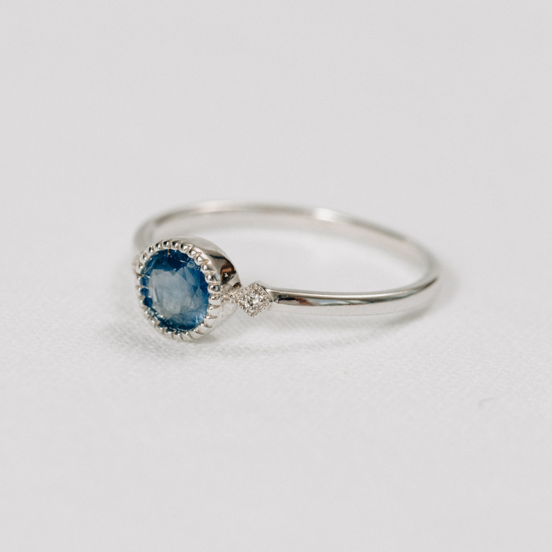 Antique look Sapphire