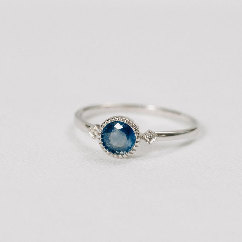 Antique look Sapphire