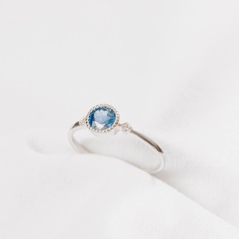 Antique look Sapphire