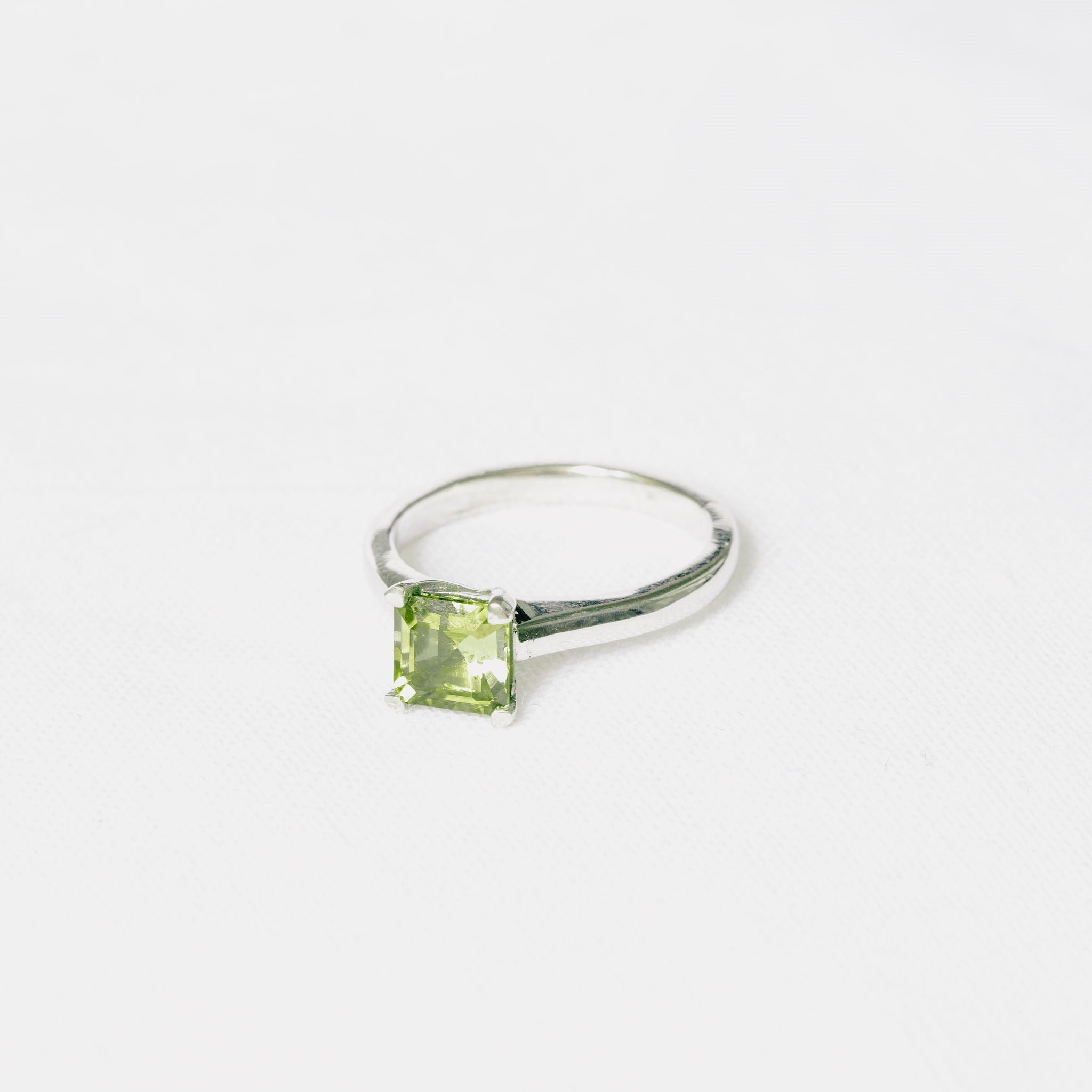 Tourmaline Platinum Solitatire