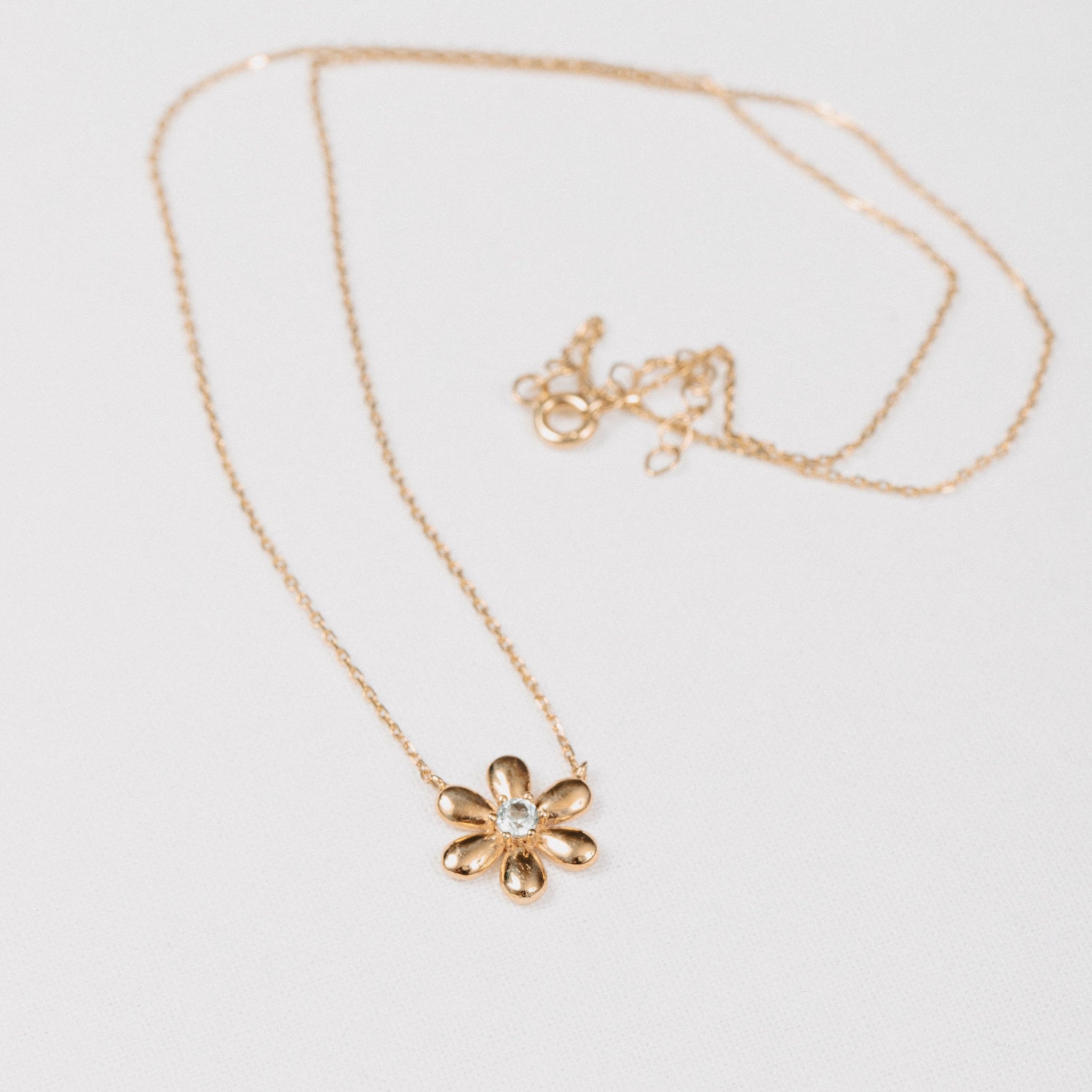 Small daisy clearance necklace