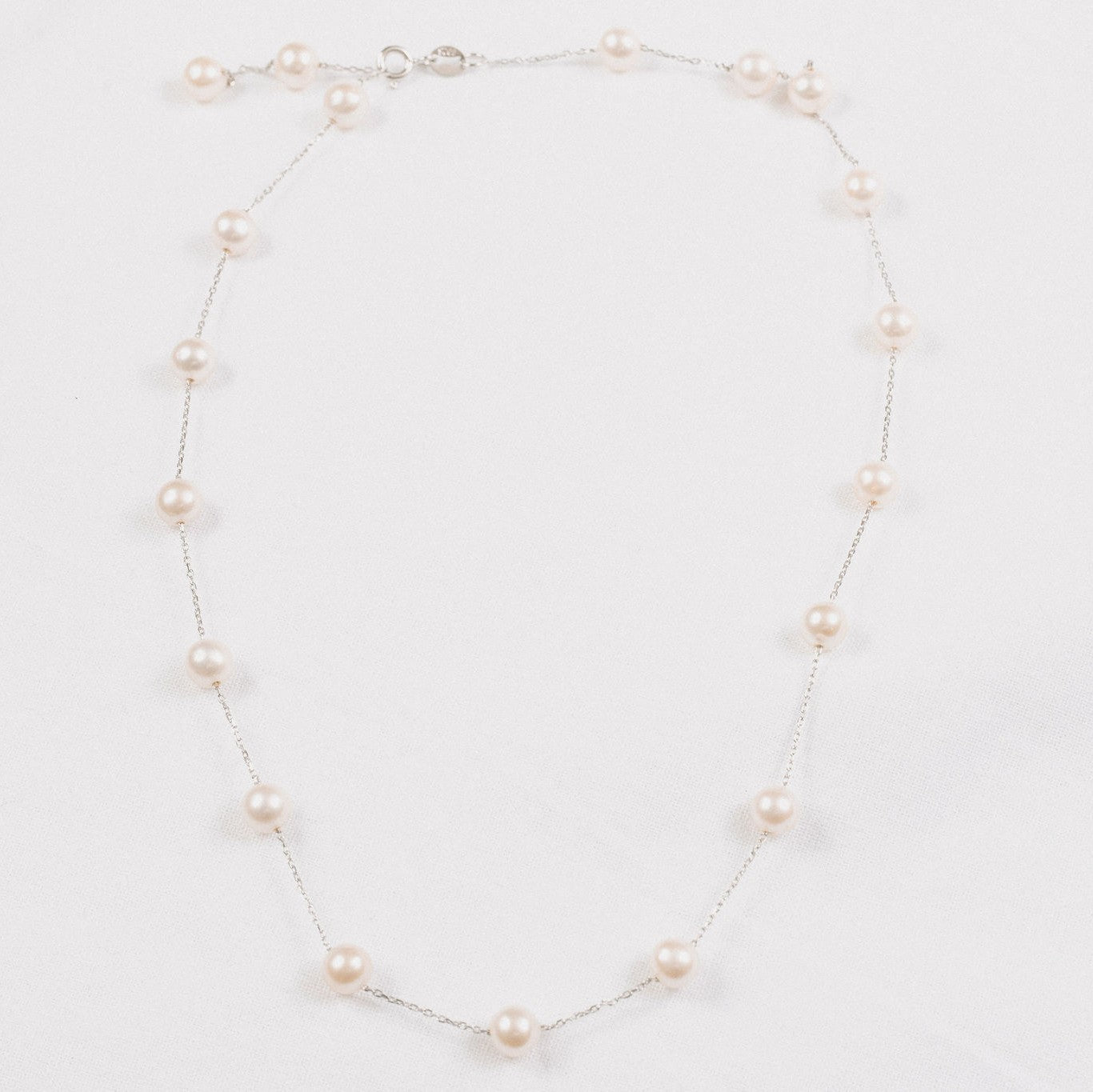 Pearl and Chain Necklace